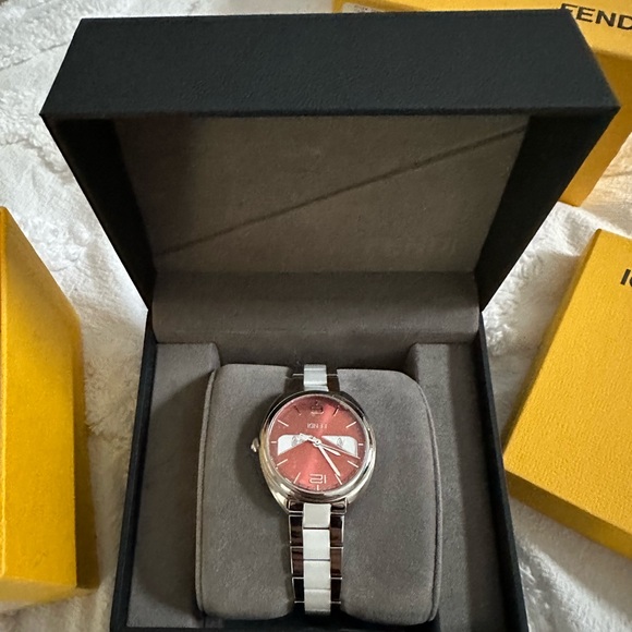 Fendi Momento Bugs Ceramic Women’s Pink Watch - Picture 4 of 7